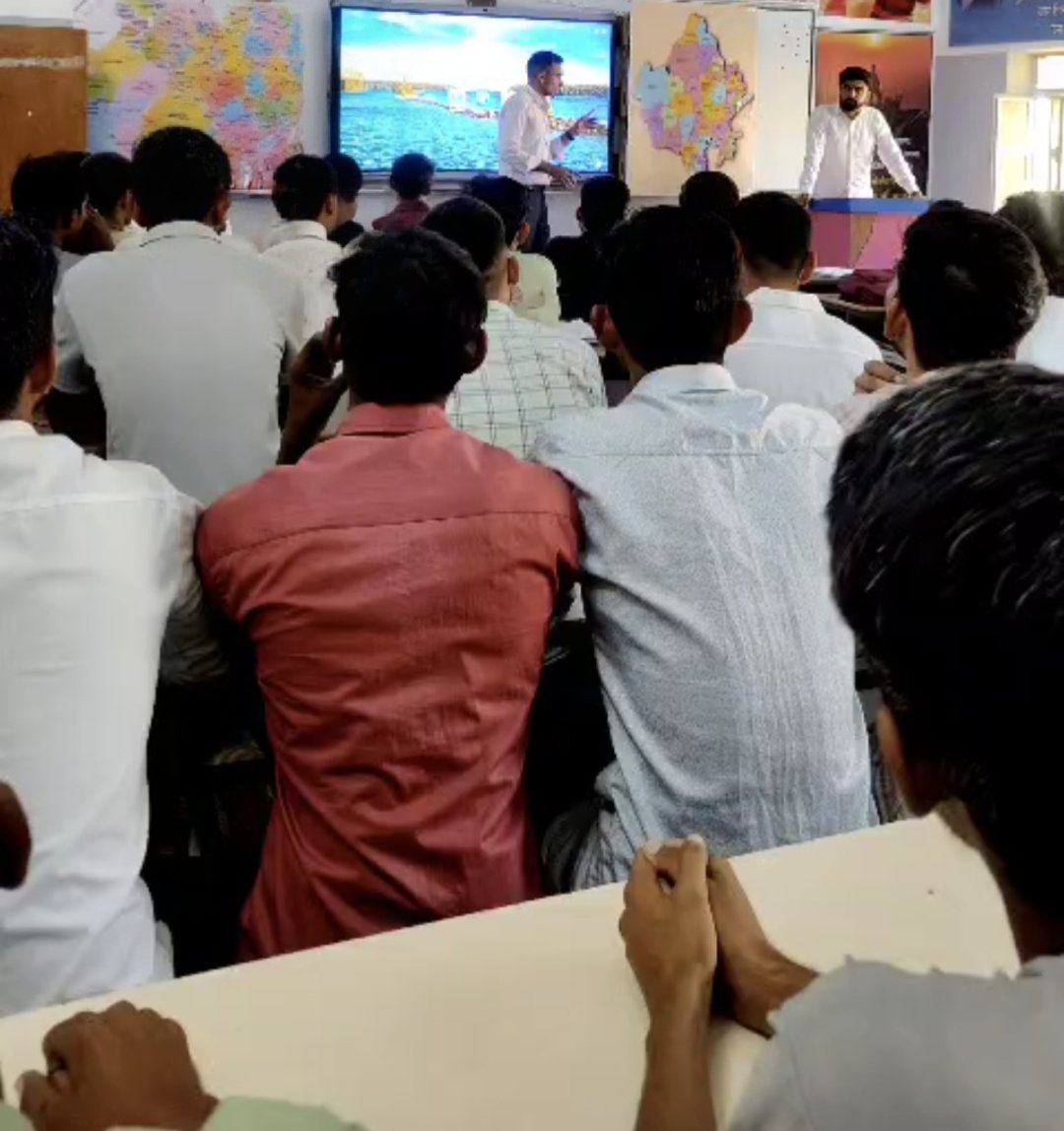 कंप्यूटर अनुदेशक की किसी से तुलना नहीं—आज के समय की सबसे आधुनिक और उपयोगी योग्यता लेकर भी एक पन्ने के कैडर ने पूरी व्यवस्था को सीमित कर रखा है
1️⃣ कैडर विस्तार
2️⃣ वेतन विसंगति दूर हो
3️⃣ स्पष्ट प्रमोशन चैनल
4️⃣ प्रत्येक PEEO स्कूल में SCI पोस्ट
 #कंप्यूटर_अनुदेशक 
<a href="/BhajanlalBjp/">Bhajanlal Sharma</a>