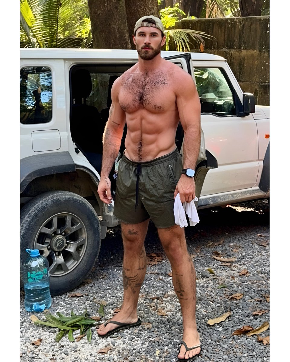 submission_is_beautiful tweet media