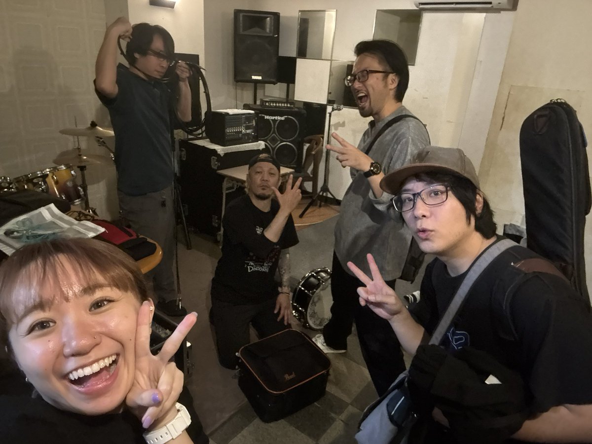 Rikanan_world's tweet photo. スタジオ練完!!!!!
ひっさしぶりのDiNOGRAMスタジオBiSH
最高すぎた楽しすぎた😭❤️🔥❤️🔥
今週末のLiveに向けて!!
初の野外!1ヶ月半ぶりのLive!
気合い十分〜〜遊びに来てくださいませ💪🏻
今日も愉快なDiNOGRAMメンバーでした🦖
#DiNOGRAM #BiSH #tributeband https://t.co/Q3UI8KeqxD