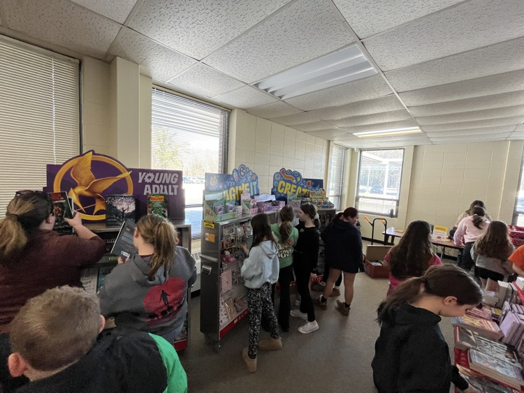 DLBeckwithMS's tweet photo. Students were excited about the Book Fair! There are still a couple more days left for students to visit and purchase books. https://t.co/dDcNwsdar0