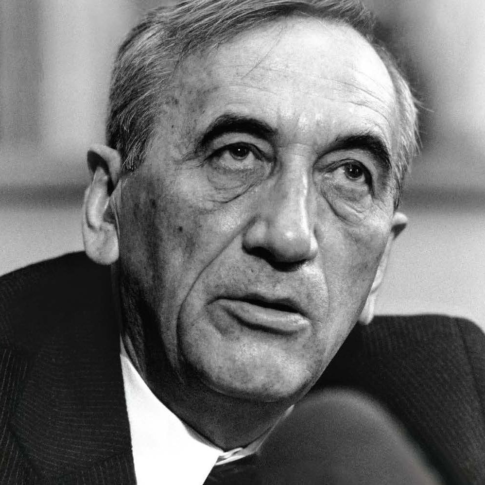 Starzy komuniści z PZPR uważają, że  3 RP tak jak kiedyś  PRL należy do nich. 
Że to ich prywatny folwark i mogą robić co chcą, że  ich prawo nie dotyczy. 
Możemy podziękować za to stalinowcowi Mazowieckiemu i jego grubej kresce.