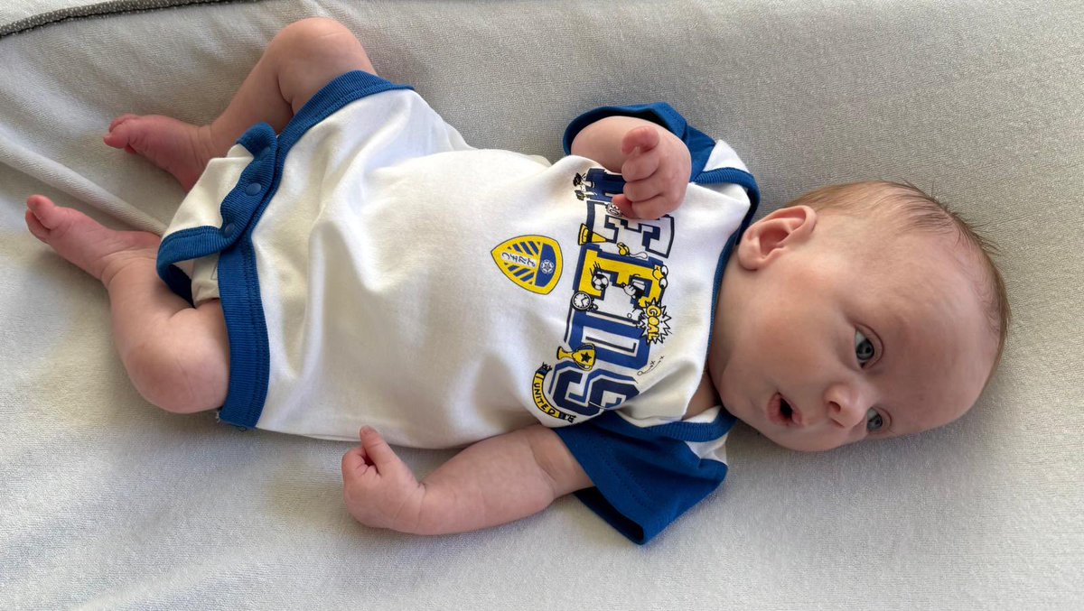 Our little <a href="/LUFC/">Leeds United</a> supporter 💙🤍👼🏻 - 📸 <a href="/garyketchley/">G</a>