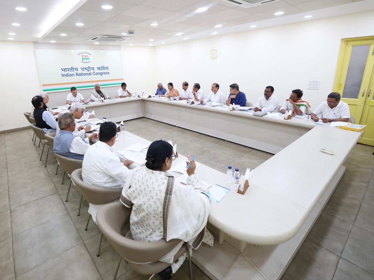 Under the leadership of INC President Sh. Mallikarjun <a href="/kharge/">Mallikarjun Kharge</a> ji and LOP Sh. <a href="/RahulGandhi/">Rahul Gandhi</a> ji, took part in the Central Election Committee meeting for Kerala.