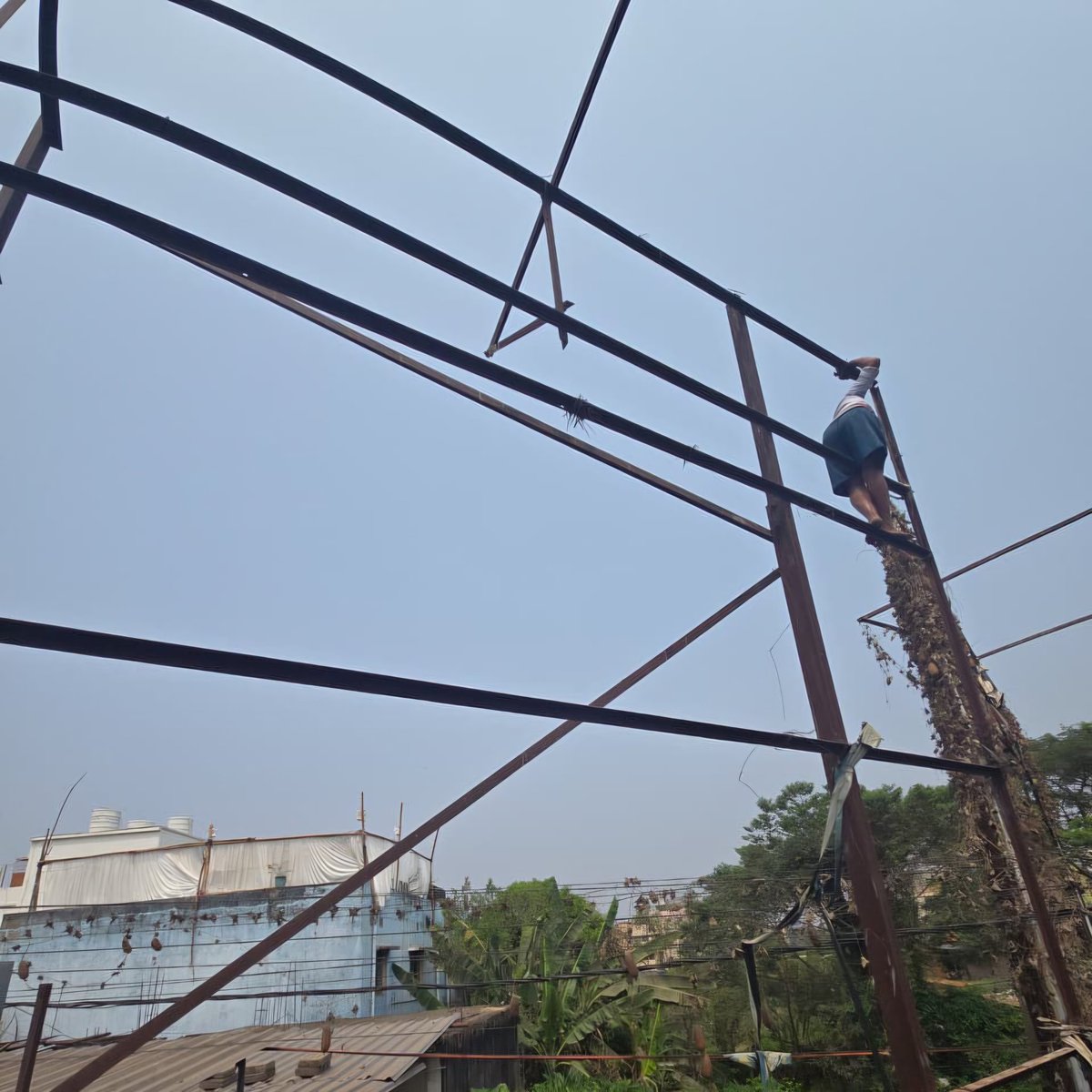 bmcbbsr's tweet image. Maintaining order in public spaces, BMC removed unauthorized hoardings from different locations across the city as part of its ongoing enforcement drive for a cleaner, safer &amp;amp; #SwachhBhubaneswar.
#Bhubaneswar #SafeCity #EnforcementDrive 
@MoHUA_India @IPR_Odisha