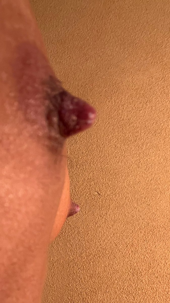 kuzubenki's tweet photo. 変態便器らしい卑しい乳首になるため、ご主人様にご教授いただいたニップルサッカーを使用
使用後測ってみると、長さ2cm程度だった
最低でも3cmは目指したい
触るととても気持ち良く、4回つけ外ししてしまった
乳首いじりながら射精禁止床オナ気持ちいいです気持ちいいです https://t.co/3LgIbMswTW