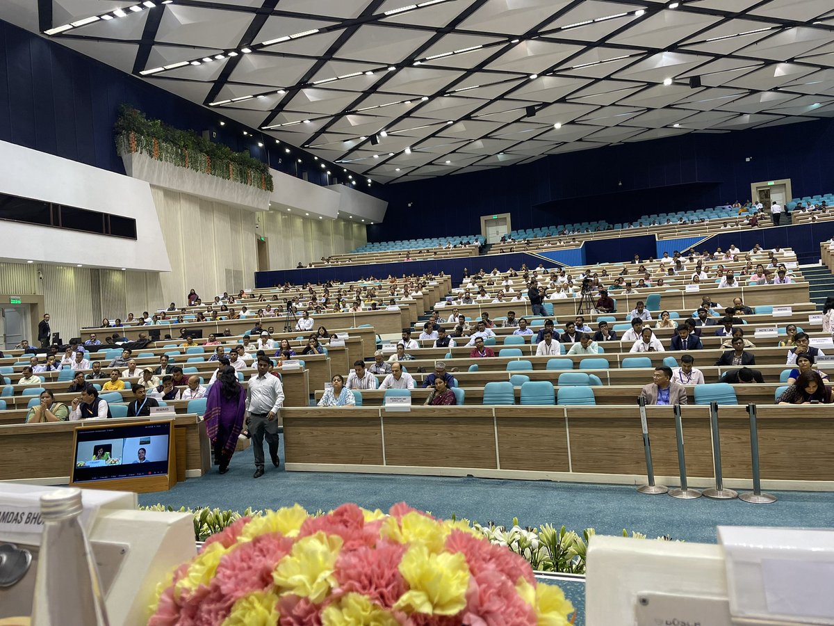 ZoyaAliRizvi's tweet photo. Happy to have spoken at #JalMahotsav by #DDWS at #VigyanBhawan pointing out various #intersectoral convergent interventions for Safe Water, Nutrition and Child Health . The health & wellbeing of the entire lifecycle is supported by clean water! https://t.co/ecEO209y7b