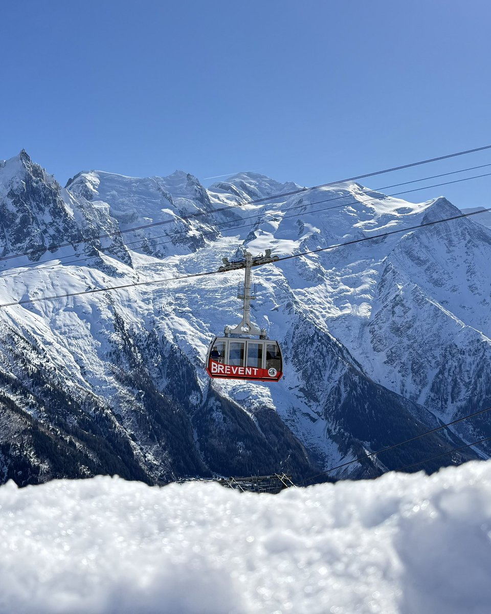 MONTBLANC_NR's tweet photo. Et si on lâchait tout pour une journée au Brévent ?
#chamonix #montblanc #brevent https://t.co/dk9ZyD230b