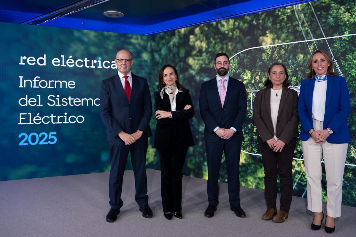 RedElectricaREE's tweet image. La presidenta de @RedeiaCorp, @BeatrizCorredor, en la presentación de nuestros informes anuales #ISE2025: ⤵️

👉“El aumento de la demanda eléctrica asociada a nuevos consumos industriales y digitales sitúan a España en una posición estratégica dentro del contexto europeo, con un
