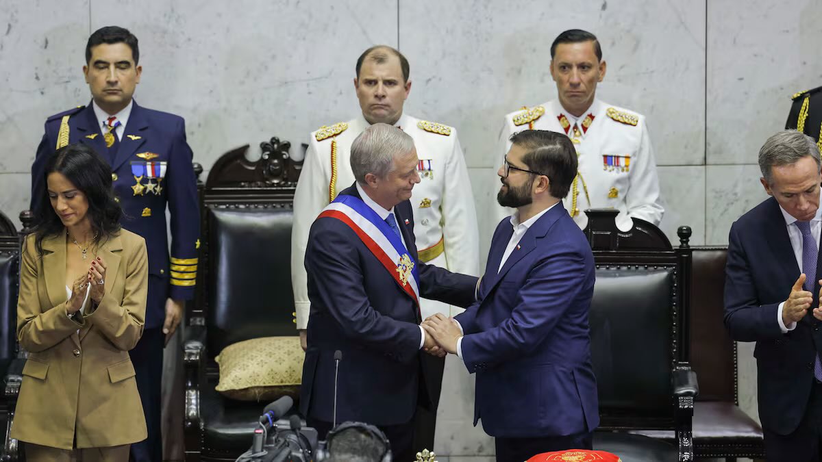 cn_castro's tweet photo. Desde Renca deseamos éxito al nuevo gobierno que hoy asume y agradecemos al saliente por su trabajo y dedicación. Cuando a Chile le va bien, a nuestras comunidades también. Nuestro compromiso: impulsar desarrollo con seguridad y justicia territorial para crecer con cohesión. https://t.co/9m1zVlqbzi
