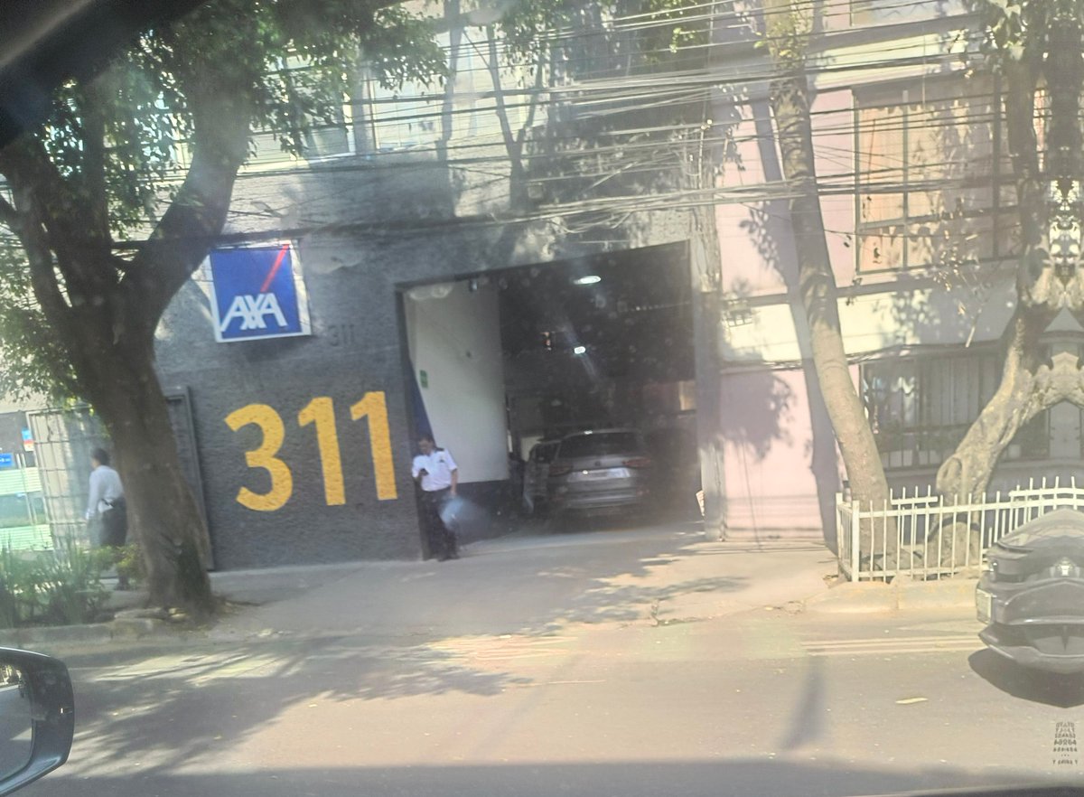 Ya pasaron por la mochada? Amores 311 del valle 
<a href="/BJAlcaldia/">Alcaldía de Benito Juárez</a> 
Todos los días su estacionamiento es sobre la avenida 
A veces dos carriles 
<a href="/UCS_GCDMX/">Unidad de Contacto del Secretario SSC CDMX</a>