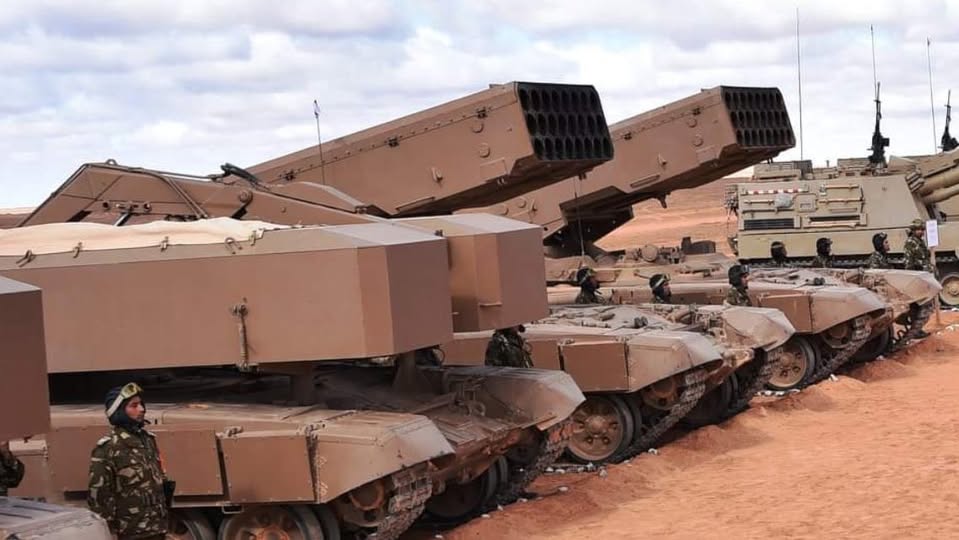 fares4302's tweet image. صورة مميزة لراجمات الصواريخ  قاذف اللهب #TOS-A1 العاملة في المدفعية الجزائرية 🇩🇿