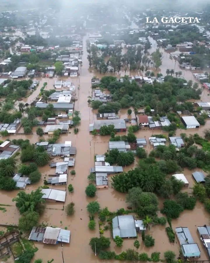 MeteoFedex's tweet photo. #URGENTE | Zona de catástrofe en el Sur de Tucumán, con lluvias récord en la zona. La capital registró 125 mm, siendo el valor más alto registrado en la historia para Marzo. Se esperan algunas tormentas en los próximos días.

📷 Así amaneció La Madrid, Tucumán. https://t.co/lC53sxAfGg