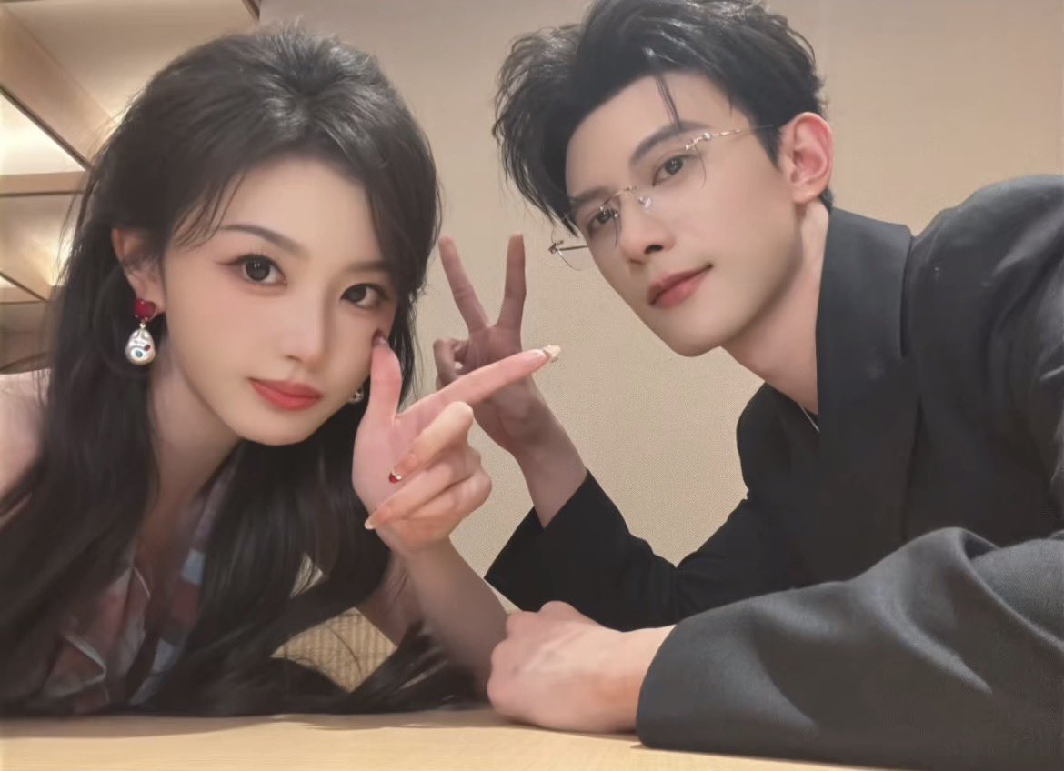 ☺️แด๊ดดี้วิทคนสวยขา 😉

#PursuitOfJade
 #ล่าหยก 
#เติ้งข่าย 
#ขงเสว่เอ๋อร์