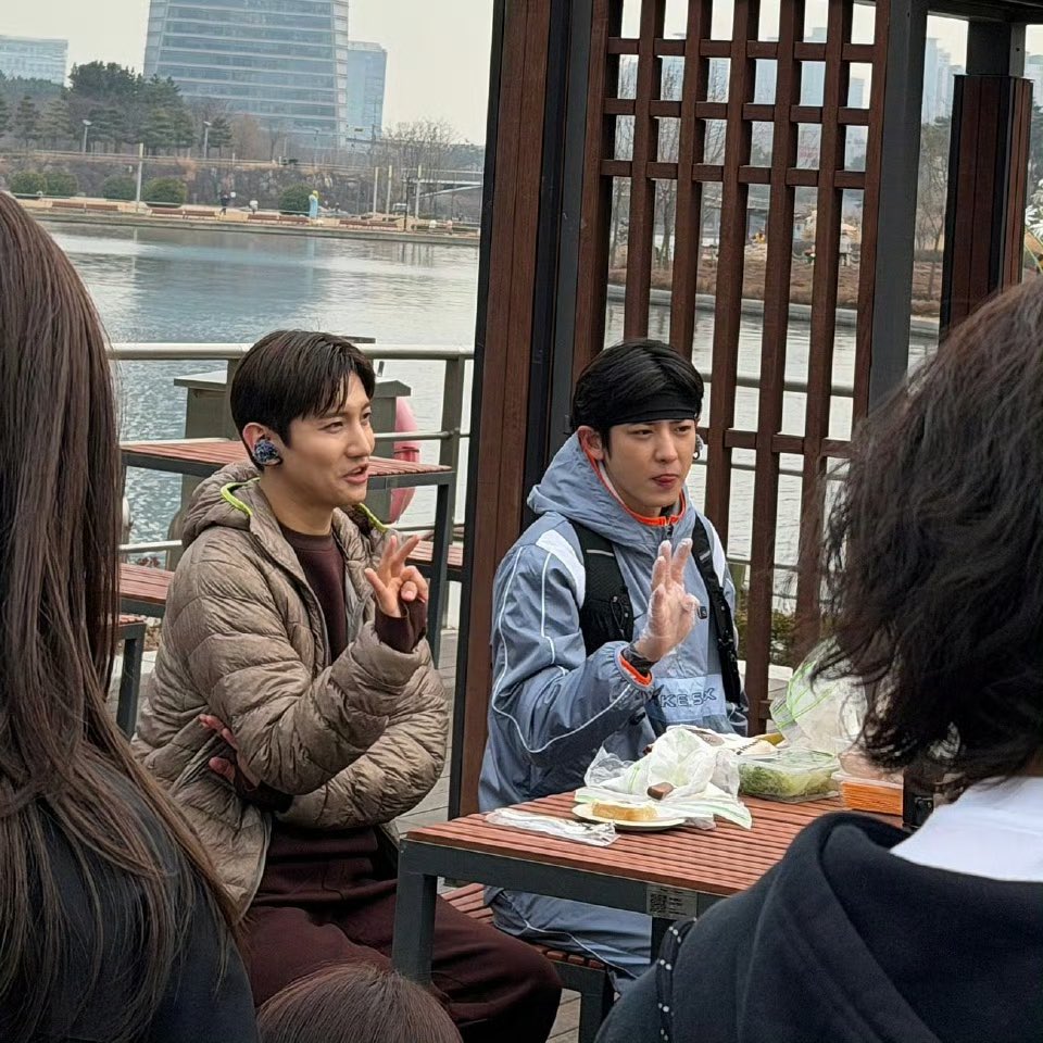 miniLoEy tweet media