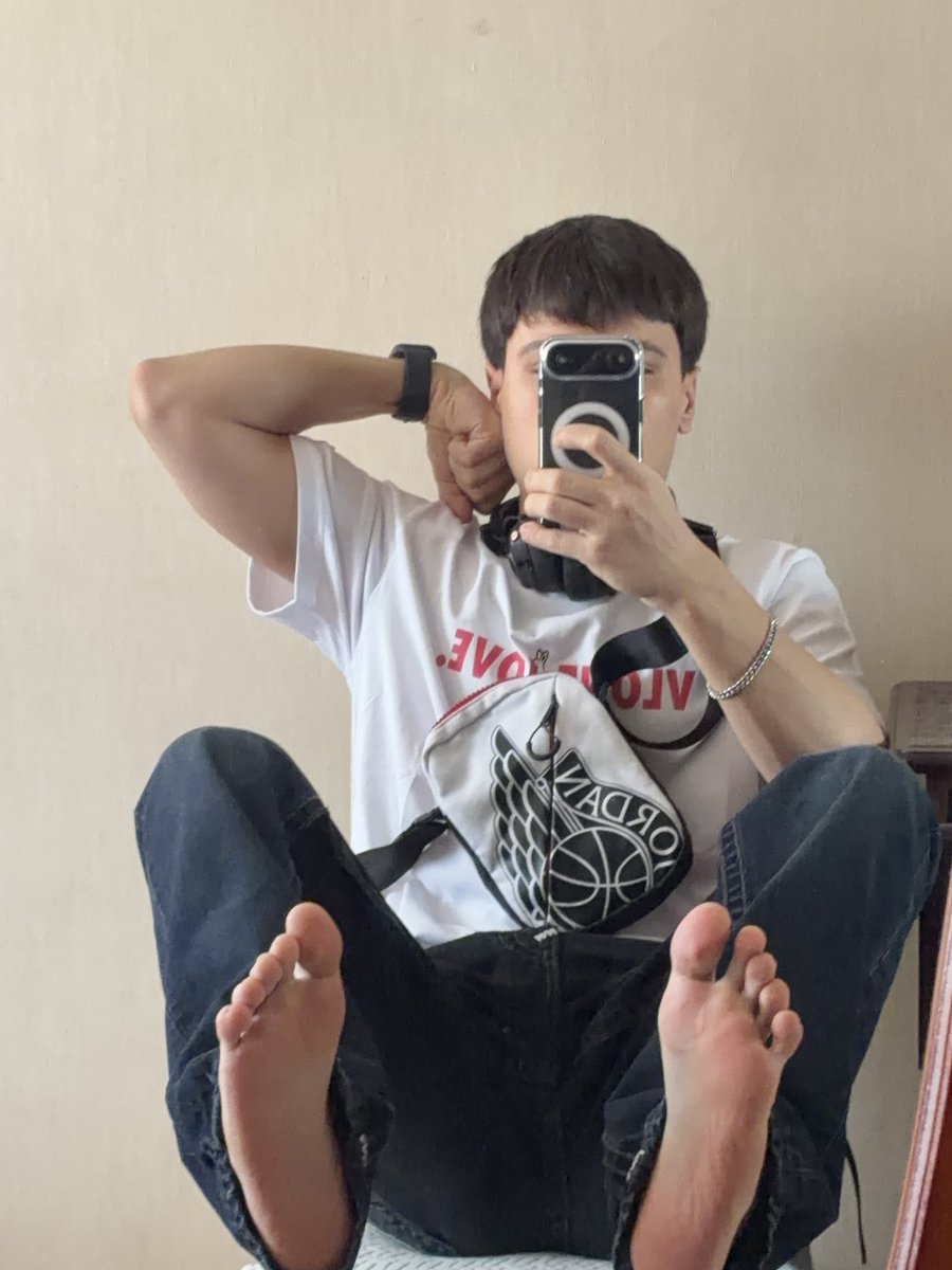 feetmasterA's tweet photo. #feet #footfetish #master #findom https://t.co/CLWgJCQ8xE