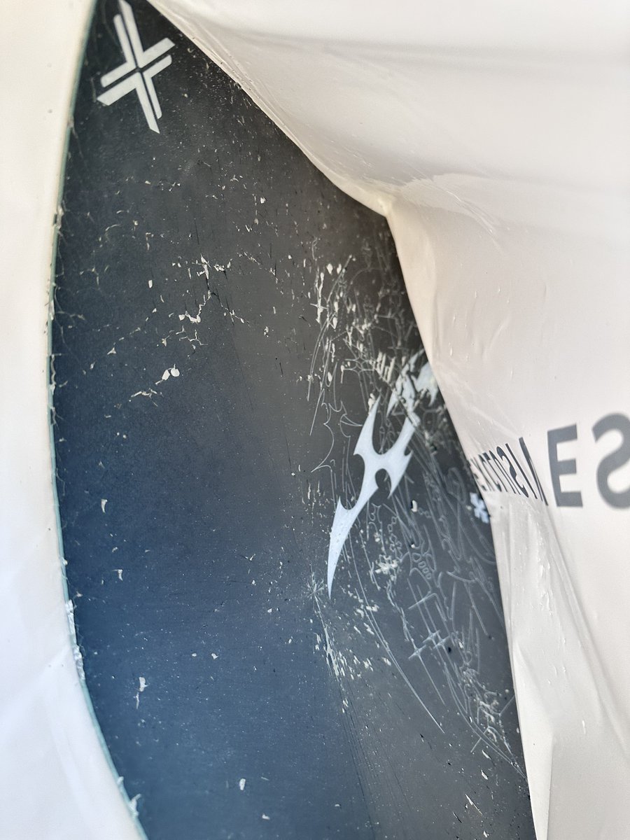 esc 𖤐 tweet media