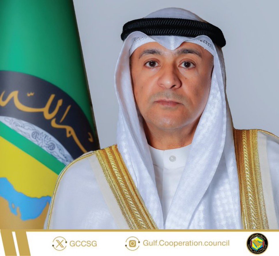 GCCSG's tweet photo. معالي الأمين العام لمجلس التعاون @jasemalbudaiwi ، يدين بأشد العبارات الاستهداف الإيراني الغاشم لخزانات وقود في ميناء صلالة بسلطنة عمان .

https://t.co/WCeZ8M27Lo

#مجلس_التعاون
#سلطنة_عمان https://t.co/Q1KxyIf1Bc