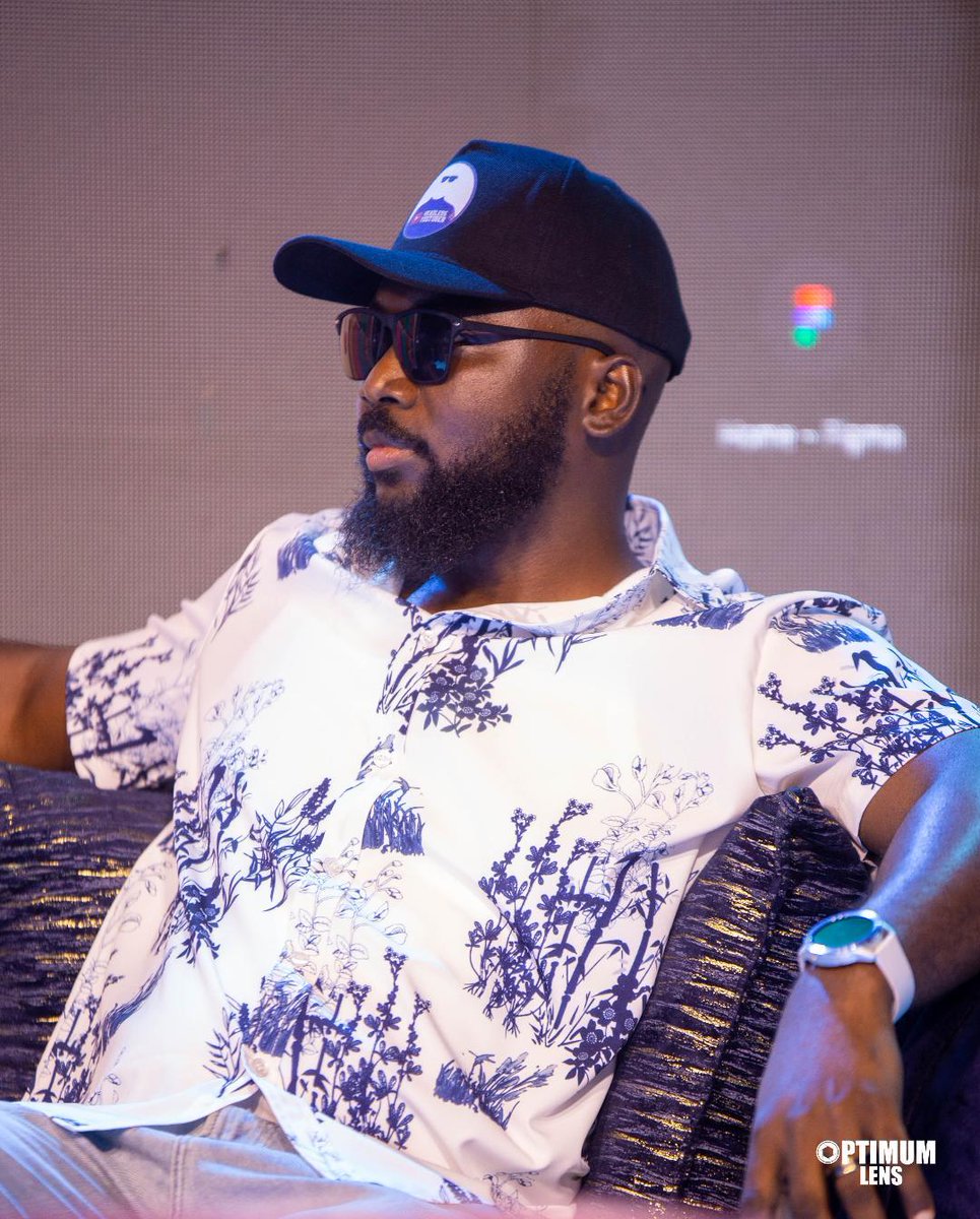 Headless YouTuber tweet media