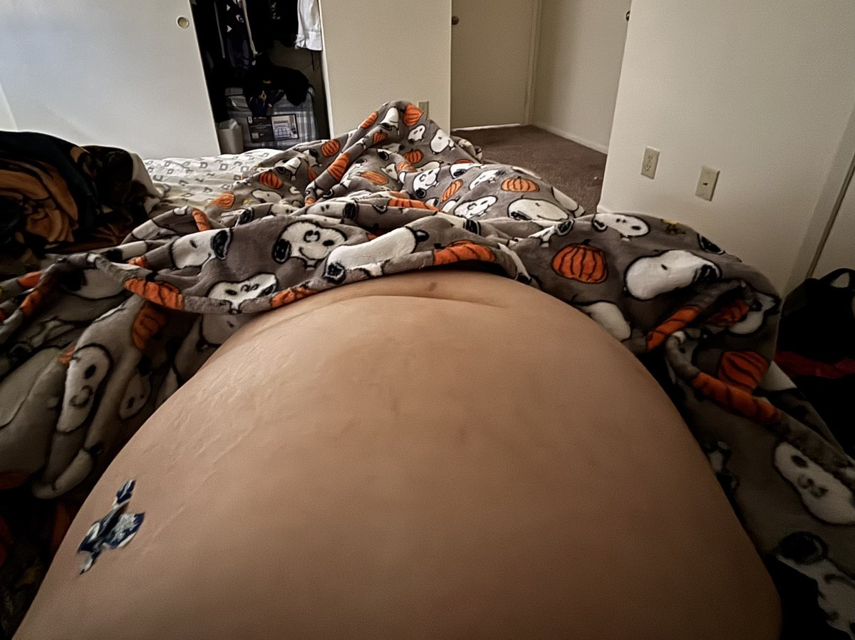 strawberryycoke's tweet photo. my belly is getting so soft and warm it’s becoming the perfect nap pillow 🥰 would you take a nap on my belly?? 

#warmbelly #feedeetwt #roundbelly #sofat #curvygirl #feederism https://t.co/kOgKHmg49a