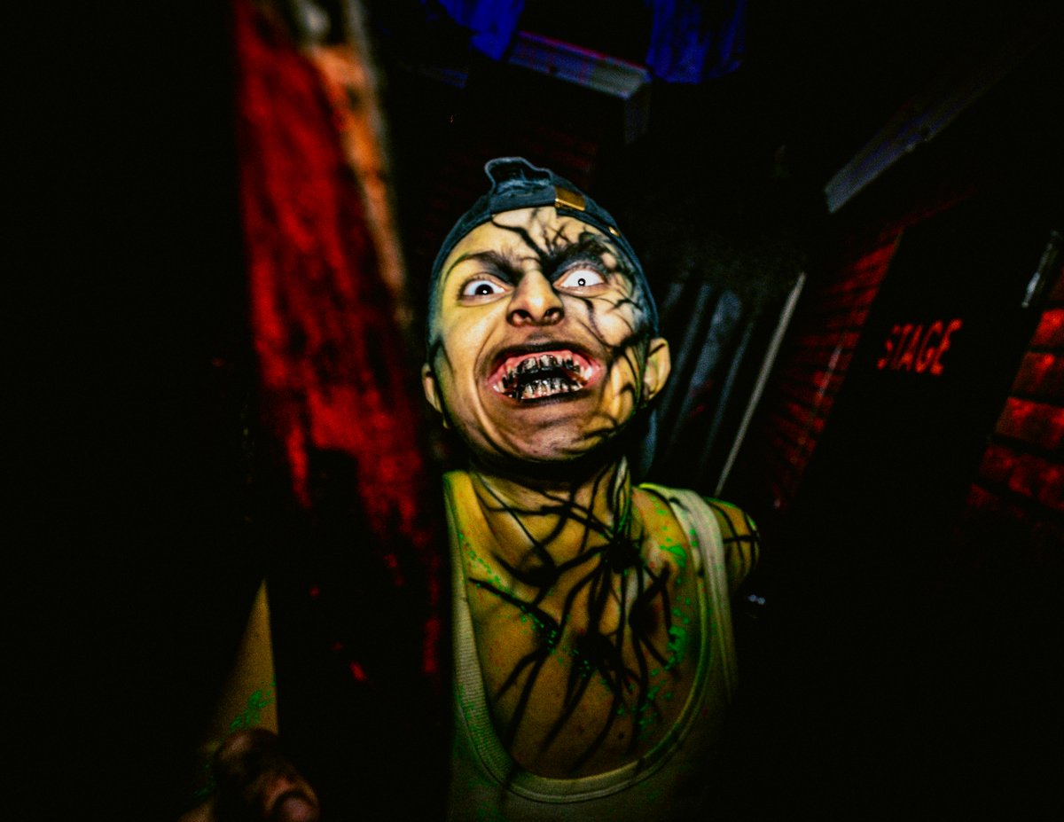 Blood Manor tweet media
