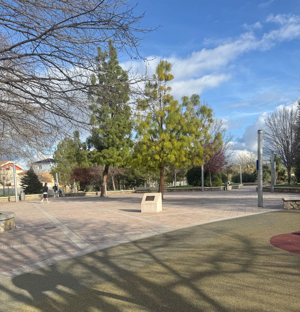 Está es la noticia de hoy 🤩 se abren claros y sale el sol. Las temperaturas se han recuperado. Jueves y sobre todo viernes nos vamos a acercar a los 20°C. En el fin de semana volverán a bajar.