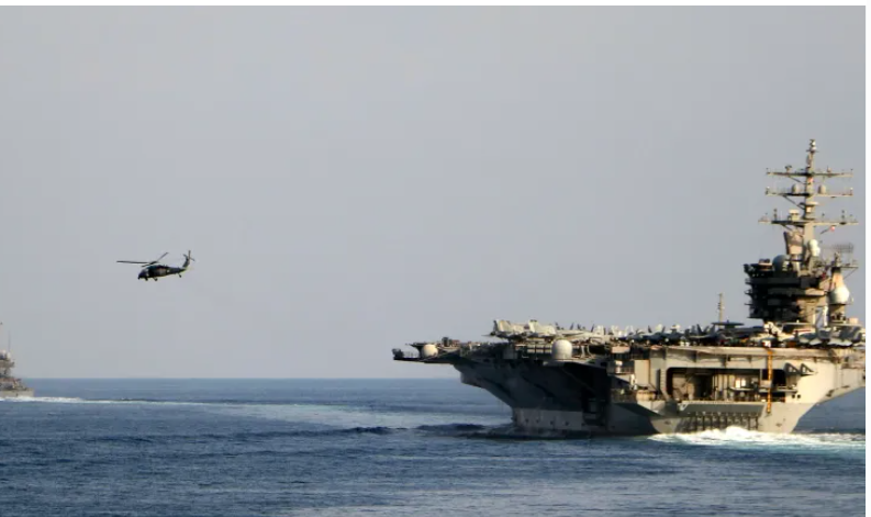 3月11日，美国中央司令部发布声明，警告伊朗平民避免靠近霍尔木兹海峡沿岸由伊朗海军使用的港口设施。美军呼吁伊朗港口工人、行政人员以及商业船只船员远离伊朗海军舰艇和军事设备，并避免进入相关港口设施。#美伊战争 #以色列 #霍尔木兹海峡