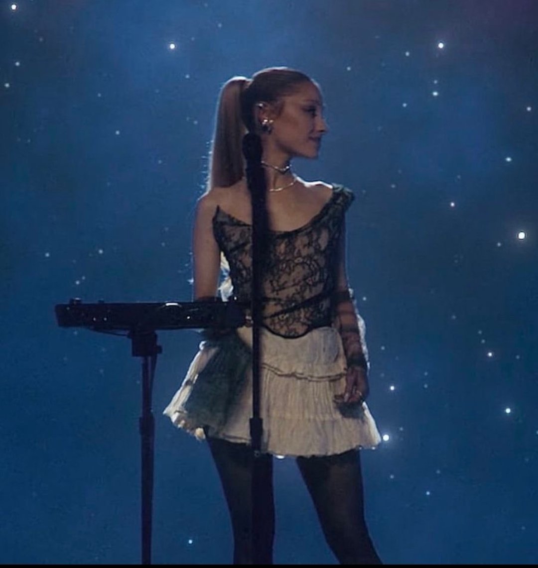 Ariana Grande Update Brasil tweet media