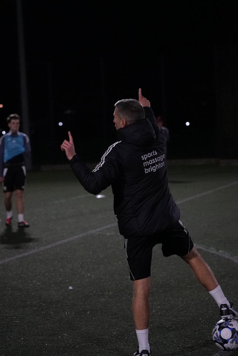 hassocksfc's tweet image. All focus on the training ground this week as the Robins look to put things right. 💪🔵⚪️

#HassocksFC #UTR #BackToWork #NonLeagueFootball #MatchdayPrep