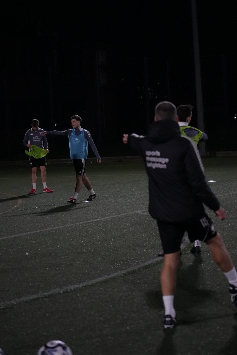 hassocksfc's tweet image. All focus on the training ground this week as the Robins look to put things right. 💪🔵⚪️

#HassocksFC #UTR #BackToWork #NonLeagueFootball #MatchdayPrep