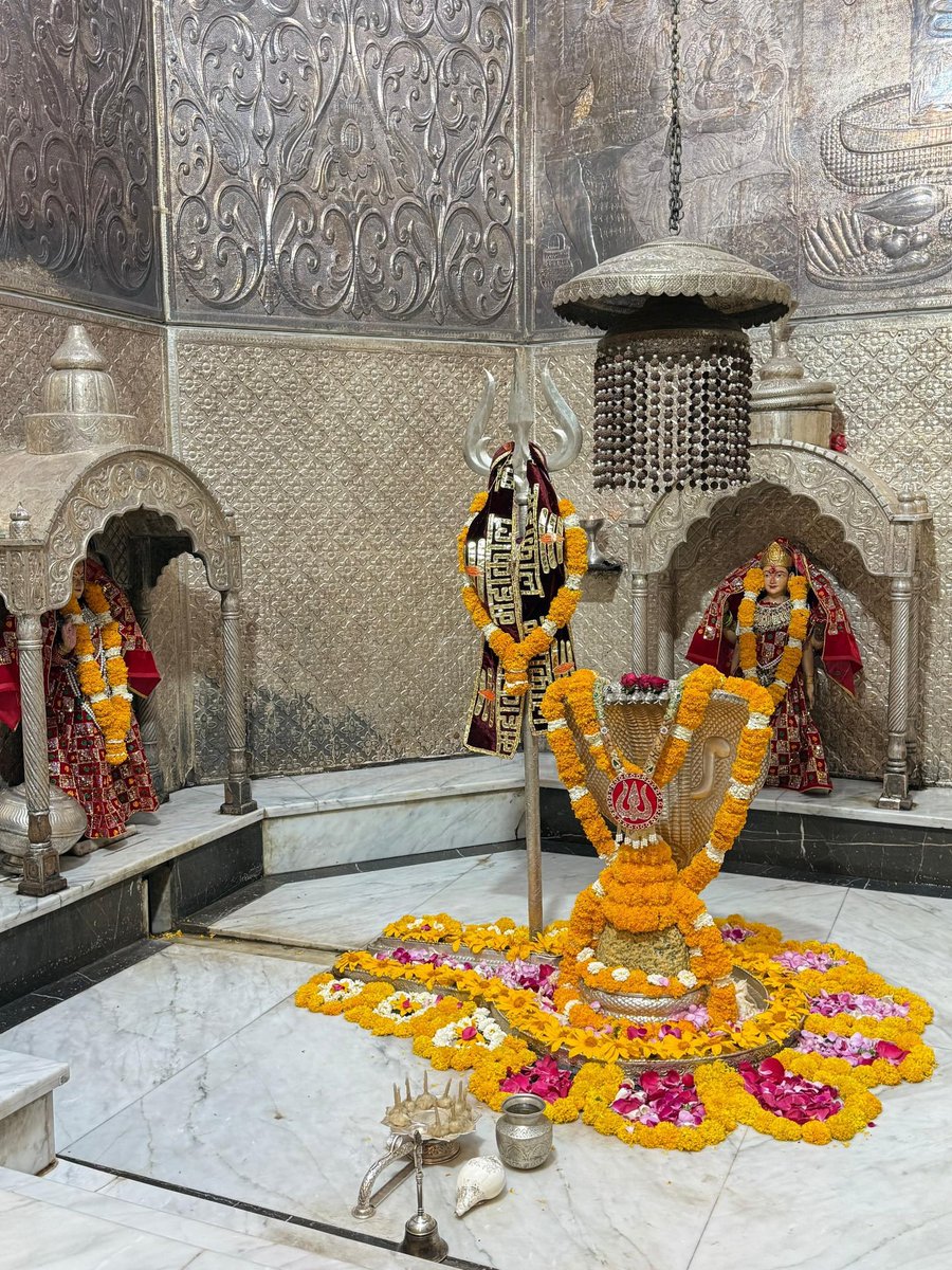12Jyotirling's tweet photo. श्री नागेश्वर ज्योतिर्लिंग जी के आज के संध्या आरती दिव्य श्रृंगार दर्शन 11.03.2026 https://t.co/JQwwMbkgFh