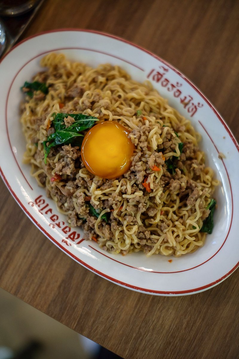 IbzPs's tweet photo. เสือร้องไห้ร้านก๋วยเตี๋ยวเนื้อดังจากอยุธยามาเปิดที่สยามเซนเตอร์ ชอบมาม่าเนื้อสับไข่ดองที่สุดราคาไม่แรง จานใหญ่ อร่อย เผ็ดสะใจ ชอบมากๆ ชั้น Food court #อร่อยบอกต่อ #อร่อยบอกต่อ #วงในพาแดก #aroii #wongnai #kin24hrs https://t.co/a7kRomoUnR