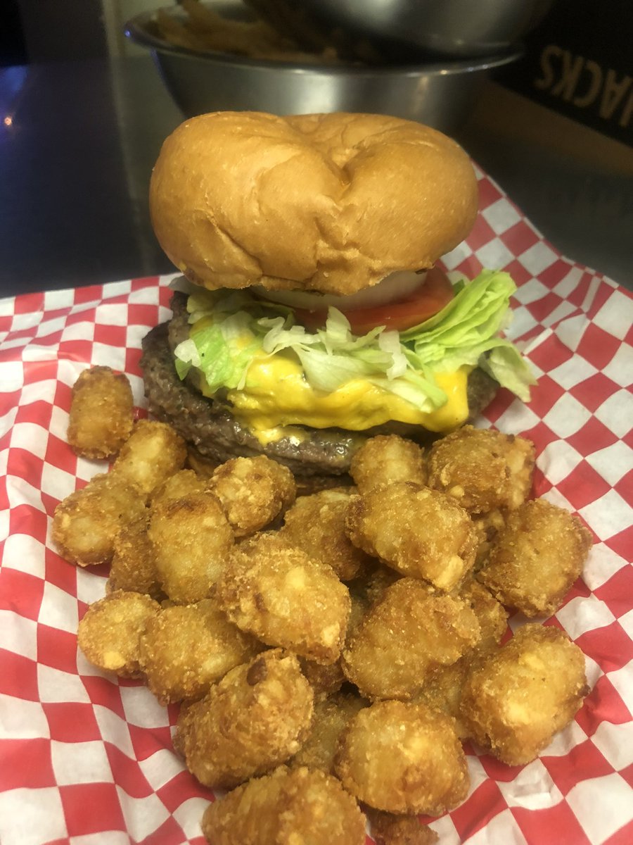 CornerPubGH's tweet image. Lots of Hoops 🏀 and Cheeseburgers today. Lunch is served. #eatlocal #nashville #meat #beer