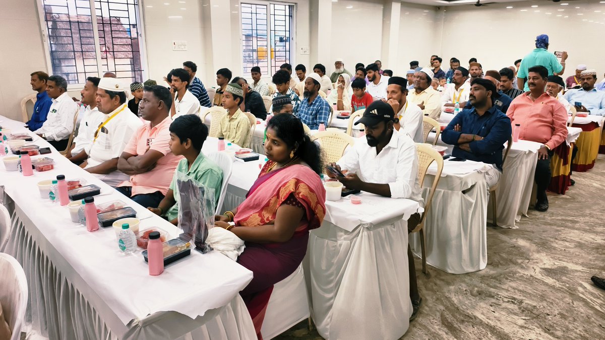 மனிதநேய மக்கள் கட்சி தென்சென்னை மேற்கு மாவட்டம் மயிலாப்பூர் பகுதி சார்பில் புனித ரமலான் மாதத்தில் நோன்பு திறக்கும் (இஃப்தார்) நிகழ்வில் கலந்து கொண்டு ஏழை எளிய மக்களுக்கு நலத்திட்டங்கள் வழங்கினேன்.