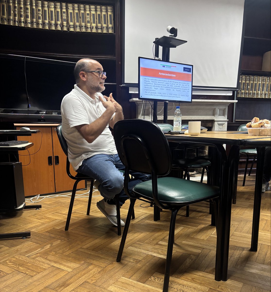 En el día de hoy Manuel Talamante (Universidad de La Laguna, Tenerife) presentó su trabajo: "Relaciones económicas y comerciales entre España y Uruguay en tiempos convulsos (1929-1945)".  De esta manera inauguramos nuestro Seminario del 2026