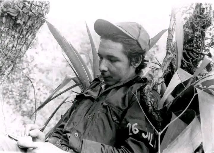 CubaCubacons's tweet photo. Un día como hoy de 1958 fue fundado el 2do Frente Oriental Frank País, el Comandante Raúl Castro Ruz demostró la notoria capacidad organizativa y combativa que lo han caracterizado. #RaulEsRaul #CubaEstáFirme https://t.co/k44nRbYWw6