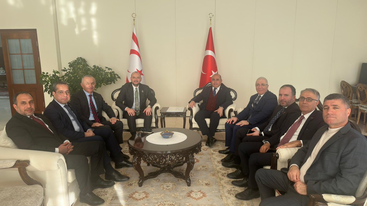 BurhanOzdemirTR's tweet photo. KKTC’deki ziyaretlerimize devam ediyoruz. 

Lefkoşa Büyükelçimiz Sayın Ali Murat Başçeri’yi (@mbasceri) ziyaret ederek Türkiye ile KKTC arasındaki ekonomik, ticari ve kurumsal iş birliklerinin daha da gelişmesi adına atılabilecek adımlar üzerine verimli bir görüşme gerçekleştirdik.

Nazik kabulleri ve kıymetli değerlendirmeleri için Sayın Büyükelçimize teşekkür ediyor, çalışmalarında başarılar diliyorum.