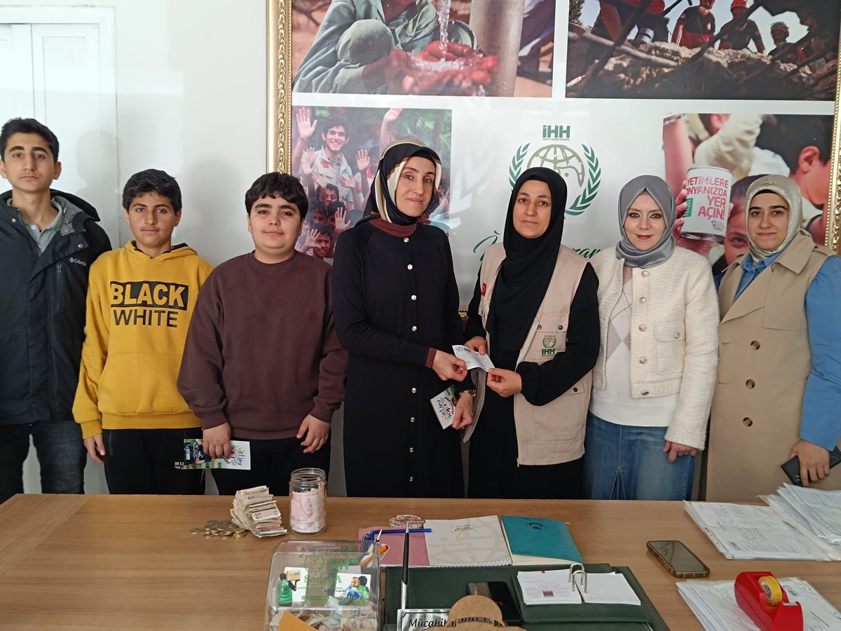 🌍 Yurtdışı Yetim Bayramlık Projemize Anlamlı Katkı

Adıyaman Safvan Anadolu İmam Hatip Lisesi öğretmen ve öğrencileri, Yurtdışı Yetim Bayramlık Projemize destek olmak amacıyla kendi aralarında topladıkları bağışları derneğimize teslim ettiler.
#yetimgülersedünyagüler