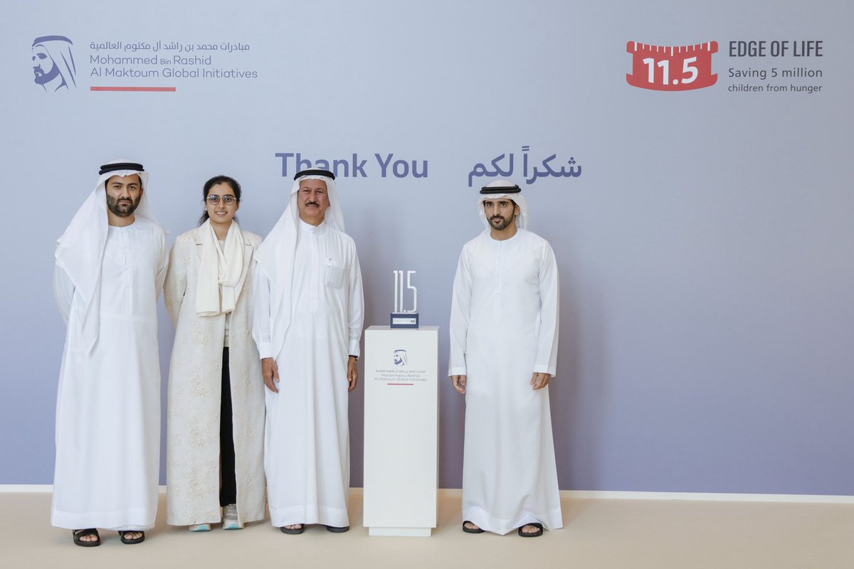 HamdanMohammed's tweet photo. أثناء لقائي مع كبار الداعمين والمساهمين في حملة حد الحياة الإنسانية التي أطلقها صاحب السمو الشيخ محمد بن راشد آل مكتوم لإنقاذ خمسة ملايين طفل من الجوع ولاقت تفاعلاً كبيراً ونجاحاً رغم الظروف الاستثنائية التي تمر بها المنطقة .. 

الرسالة واضحة .. العمل الإنساني الإماراتي ليس ترفاً ورفاهية بل ضرورة وجزء من منظومة قيم الدولة .. لا تتأثر بالظروف ولا تتغير مع الزمن. 
والإمارات لا تحمي فقط من يعيش على أرضها .. بل تمد يدها لإنقاذ وحماية ملايين البشر حول العالم.

حفظ الله دولة الإمارات .. وأدام خيرها واستقرارها وازدهارها .