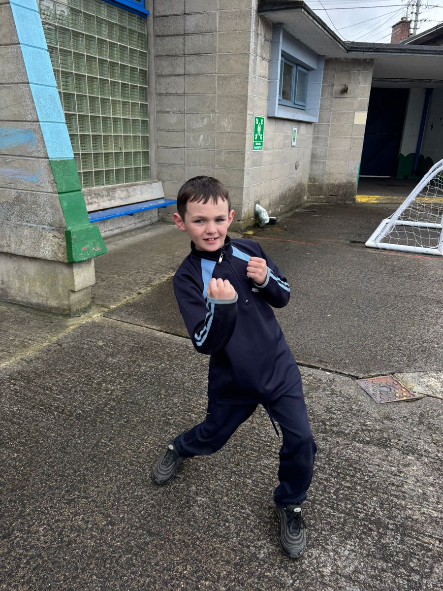 stmarysnsLK's tweet image. Kickboxing after school with Ms.Kiely! Shoutout to Jamie who was a brilliant assistant coach. Well done all! 🌟 🥊 #KeepFit #TrainHard