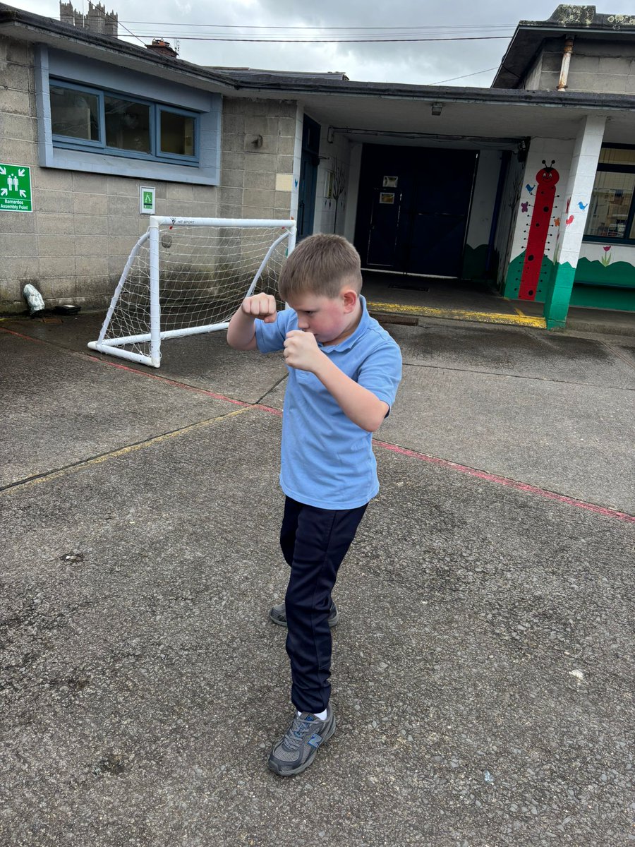 stmarysnsLK's tweet image. Kickboxing after school with Ms.Kiely! Shoutout to Jamie who was a brilliant assistant coach. Well done all! 🌟 🥊 #KeepFit #TrainHard