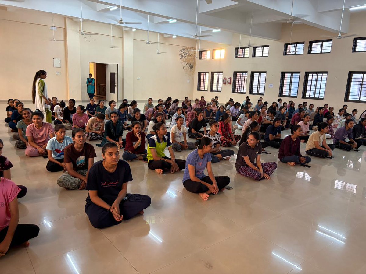 ABVPGujarat's tweet photo. #ABVPBhavnagar દ્વારા "વિશ્વ મહિલા દિવસ' નિમિત્તે સમરસ ગર્લ્સ હોસ્ટેલમાં વક્તવ્ય નું આયોજન કરવામાં આવ્યું..

#ABVPGujarat https://t.co/DMyplV0htV