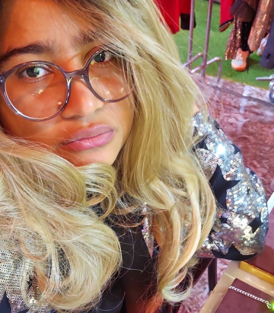 alguém avisa a tia milena que esse comeback histórico tá acontecendo 😭