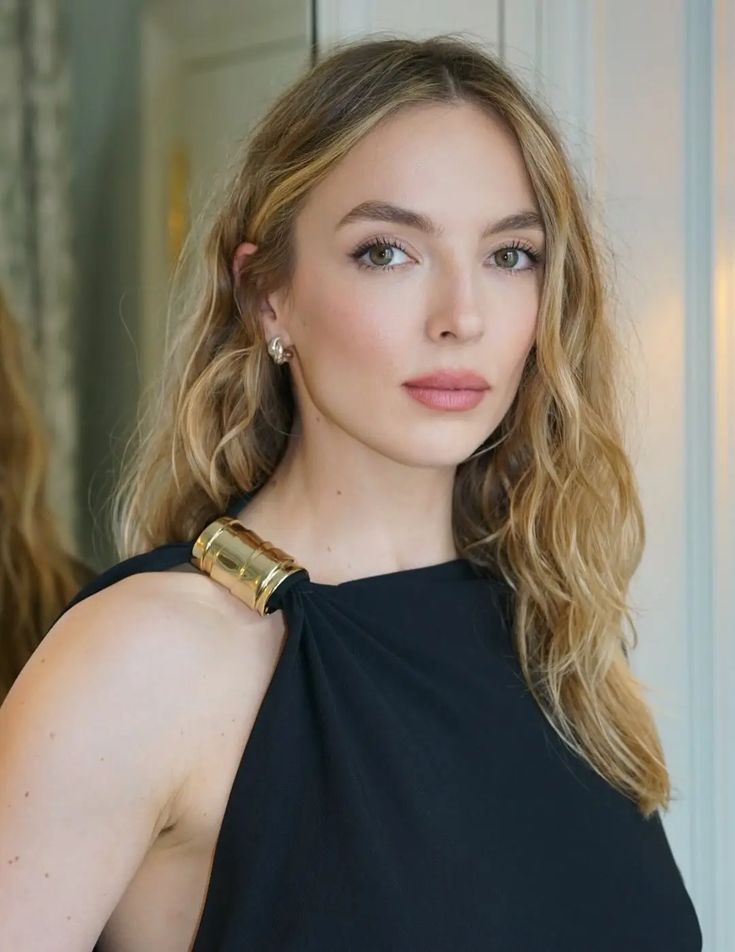 margophiee's tweet photo. happy birthday to one of my fav girlies aka jodie comer 💘💝💖💗💓💞💕🩷 https://t.co/0iqDNUGVuD