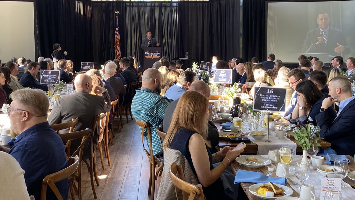SNeuhausOC's tweet image. Spent the morning at the Orange County Partnership MVP breakfast speaking about economic development and projects all around the County.

#steveneuhaus #orangecountyny #economicdevelopment