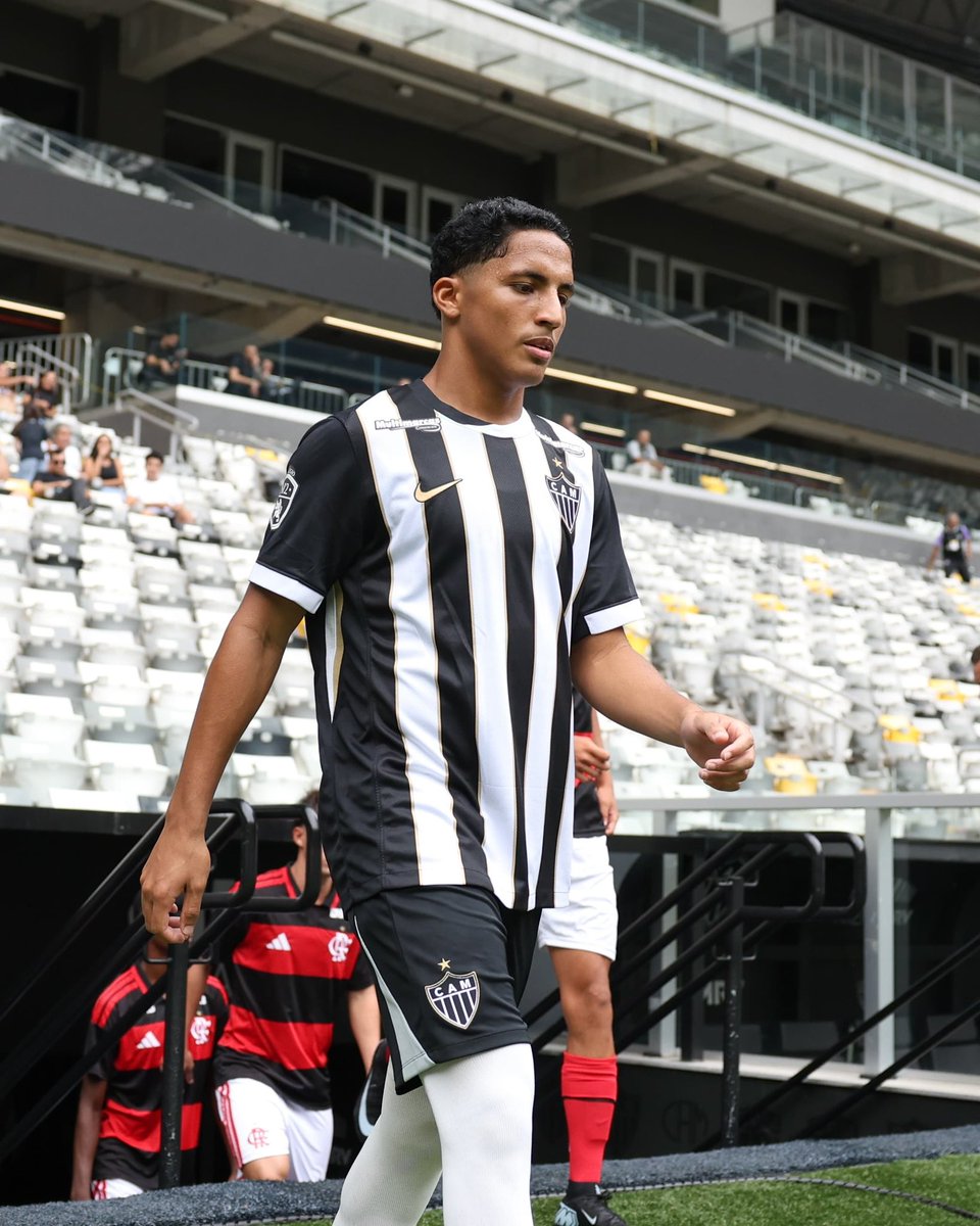GaloNaBase's tweet image. #Crias Convocados! 🇧🇷🐔

O lateral Samuel Rodrigues e o atacante Riquelme foram convocados para defender a Seleção Brasileira no Sul-Americano Sub-17!

A competição será disputada entre os dias 3 e 19 de abril, no Paraguai.

Boa sorte, meus #Crias! 🐓