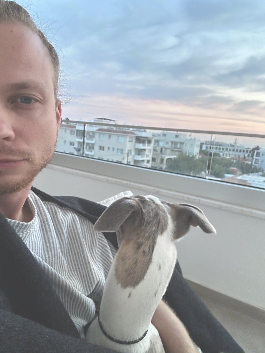 Loschique tweet media