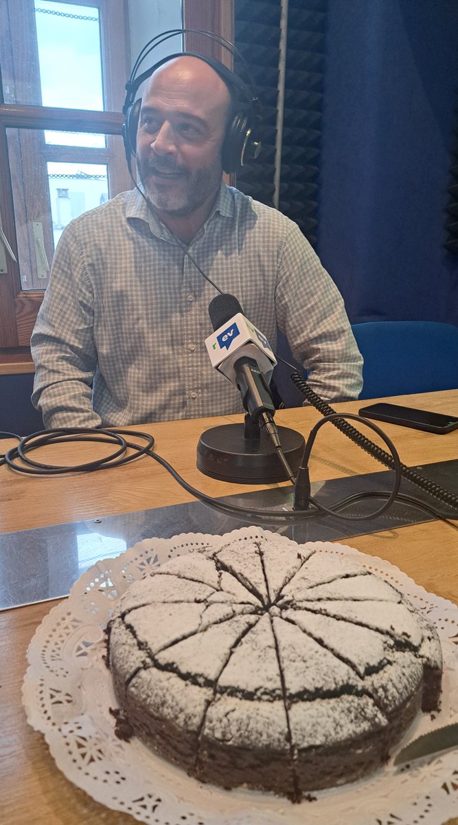 CelafaccioRadio's tweet image. La #merenda de la setmana té una història molt curiosa i estrambòtica. Amb nom de personatge de còmic, la torta BilBolBul no porta ni ous ni mantega, però sí un munt de cacau. 
Escolta la seva ‘vida’⬇️ #Italia
radio.rtvelvendrell.cat/programs/che-l…