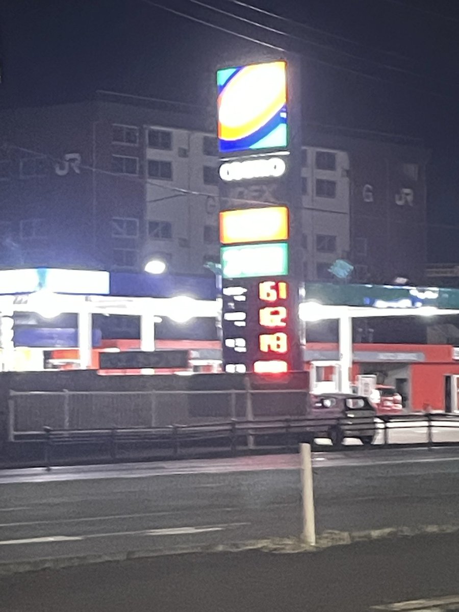 とみしょ tweet media