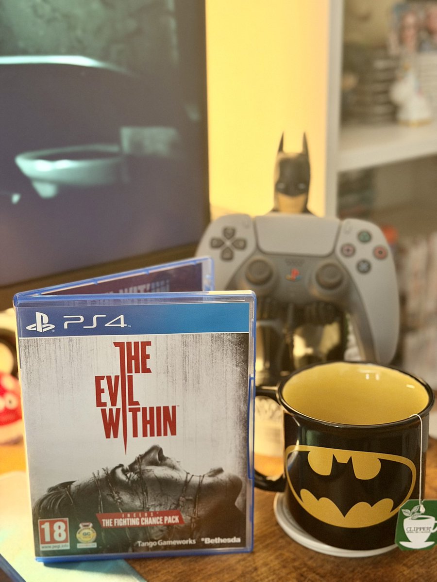 PampaPoulpe's tweet image. Et deux mois plus tard elle attaque enfin #TheEvilWithin ! 😎

(Plutôt que de retourner sur RE2 ou pire, Requiem. 🫣) #PS4 #Backlog