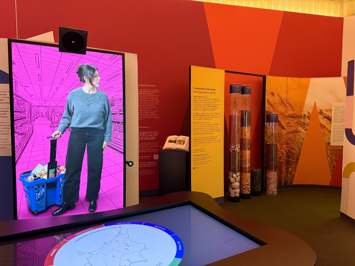 unisiena's tweet photo. È stato inaugurato a #Siena "WOW…Wine, Olive Oil, Wheat", il nuovo spazio #Unisi e @SantachiaraLab dedicato all'innovazione agroalimentare. Un viaggio immersivo tra ricerca e sostenibilità a Palazzo Bandini Piccolomini.
Info: https://t.co/MhJFID2njd https://t.co/gcpEl9mmqD